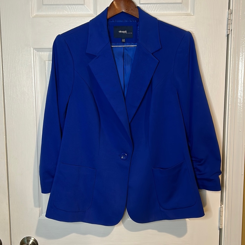 LN gorgeous blue Eloquii blazer. Single button with ruched 3/4 sleeves. 14/16